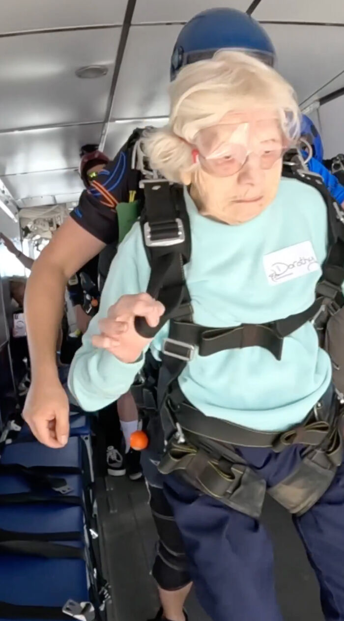 Grandma Defies Age And Breaks The World Skydiving Record At 104 With No Fear