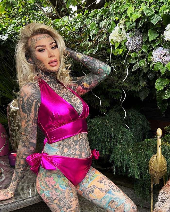 “Britain’s Most Tattooed Woman” Shows What She Looked Like Before Spending $42k On Tattoos