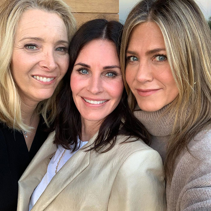 Matthew Perry Was “In Love” With Courteney Cox, Amidst Friendship With Jennifer Aniston