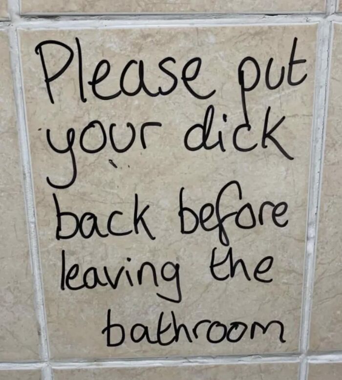 Por favor, guárdate el pito antes de salir del cuarto de baño