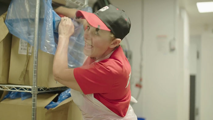 Fried Chicken Fans Disgusted After KFC Employee Reveals How They Make Their Iconic Gravy Fried Chicken Fans Disgusted After KFC Employee Reveals How They Make Their Iconic Gravy