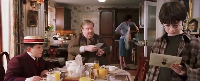 “This Is What Aunt Petunia Is Really Doing”: Potterheads Discover New Easter Egg “This Is What Aunt Petunia Is Really Doing”: Potterheads Discover New Easter Egg