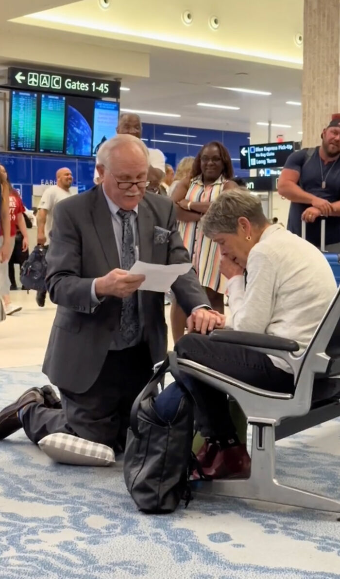 Heartwarming Story Of High School Sweethearts Reunited At The Airport After Sixty Years Apart