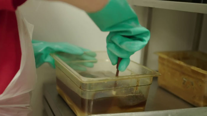 Fried Chicken Fans Disgusted After KFC Employee Reveals How They Make Their Iconic Gravy Fried Chicken Fans Disgusted After KFC Employee Reveals How They Make Their Iconic Gravy