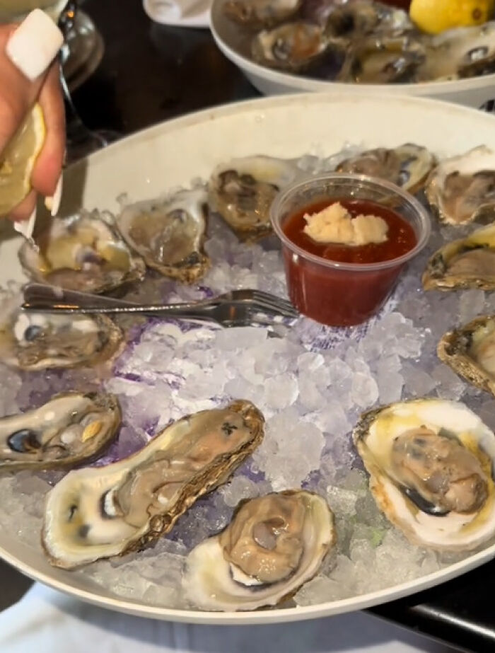 Internet Sides With A Man Who Sneaked Out On A Date Who Ate 48 Oysters As An Appetizer Internet Sides With A Man Who Sneaked Out On A Date Who Ate 48 Oysters As An Appetizer