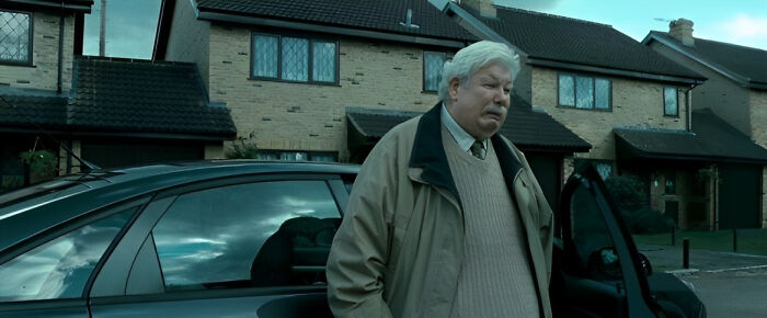 Potterheads Left In Tears Following Cut Harry Potter Scene Showing Dudley’s Sweet Gesture Potterheads Left In Tears Following Cut Harry Potter Scene Showing Dudley’s Sweet Gesture