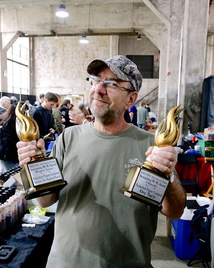 Man Crossbreeds Carolina Reaper With "Brutally Hot" Mystery Pepper, Beats His Own Guinness World Record Man Crossbreeds Carolina Reaper With "Brutally Hot" Mystery Pepper, Beats His Own Guinness World Record