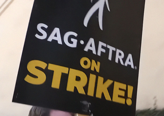 People Call Out Disney For Using "Creepy" And Overtly Racially Diverse Extras In New Film People Call Out Disney For Using "Creepy" And Overtly Racially Diverse Extras In New Film