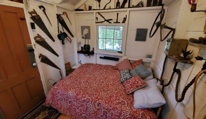 This Bedroom On Airbnb In A Place Called “Stabbin Cabin”. Sounds About Right
