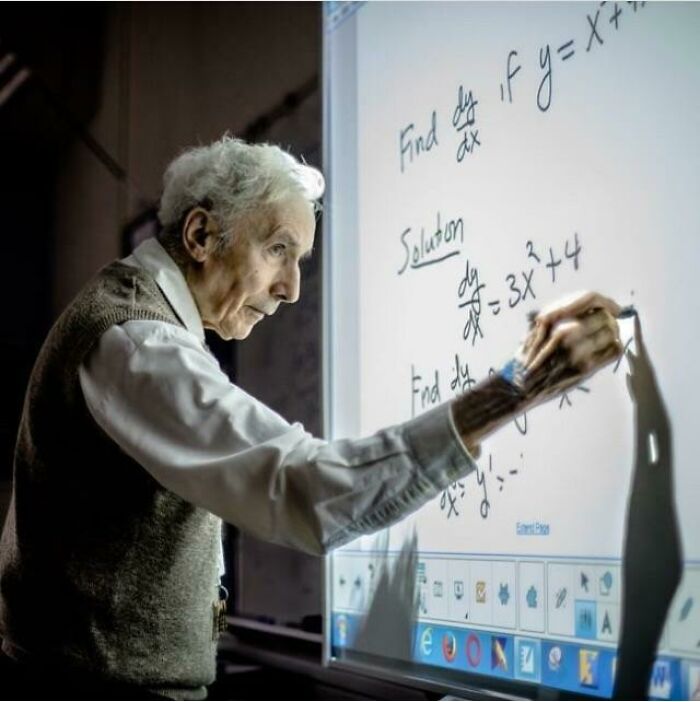 Mi profesor de matemáticas de 86 años. Lleva 6 décadas enseñando