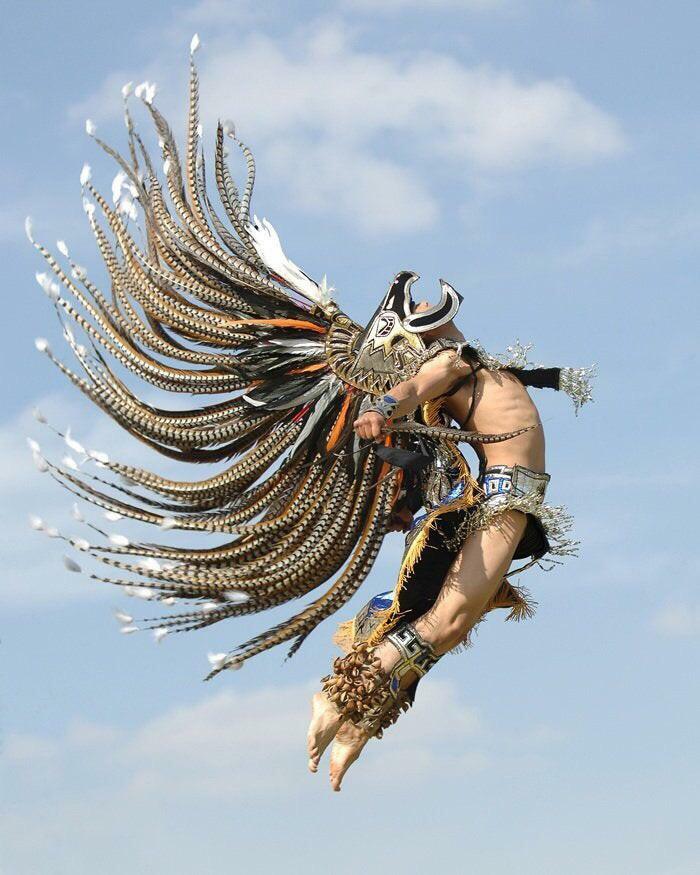 Bailarín azteca