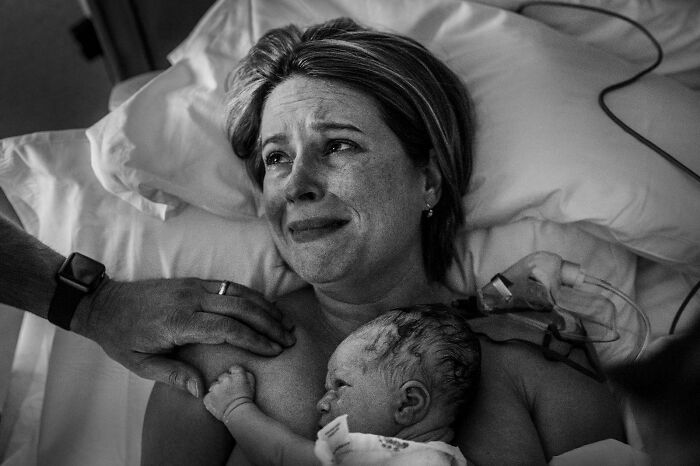 Emociones de una mujer tras dar a luz, por Kristen Lewis