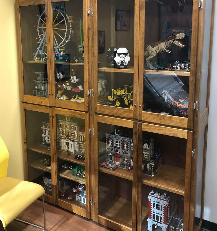 Doctor's Office. Every Room Has This Type Of Display With Different Scenes. All Completed By The Doctor