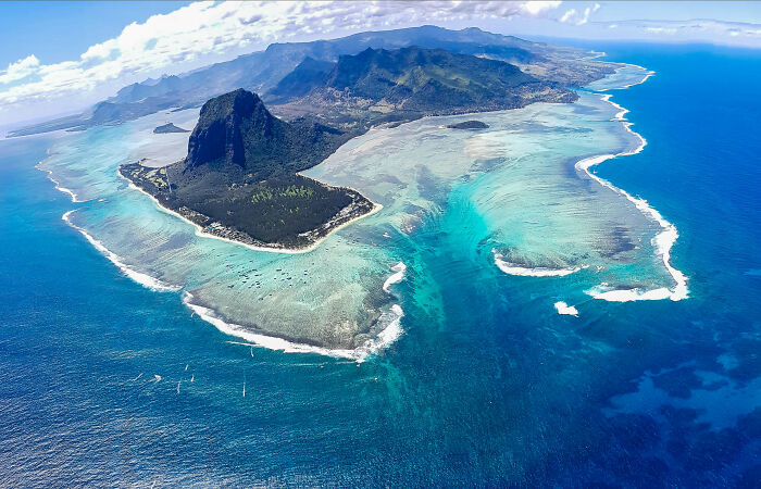 Underwater Waterfall Illusion In South-West Mauritius