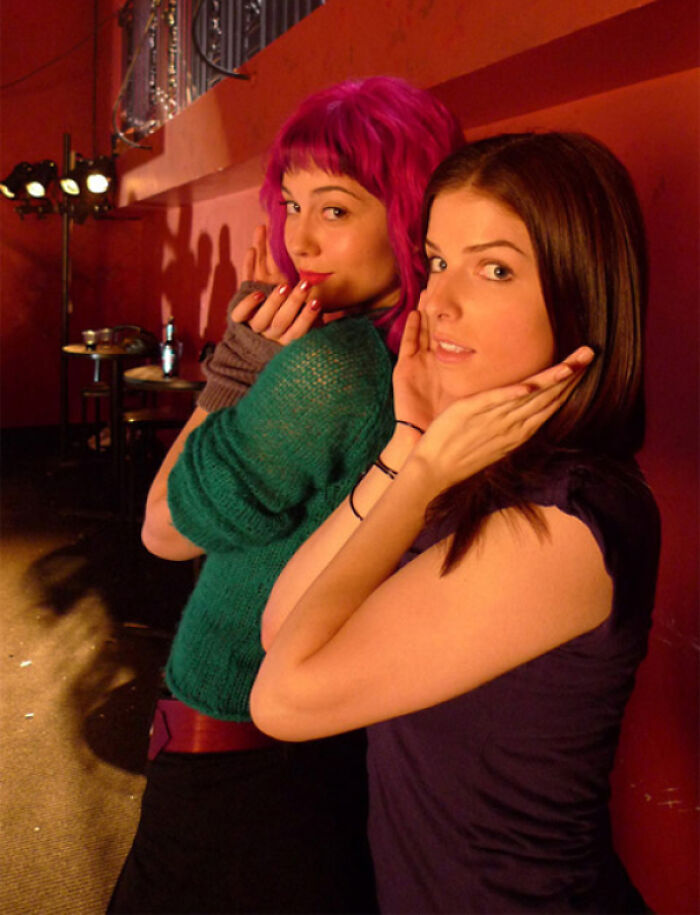 Mary Elizabeth Winstead With Anna Kendrick Behind The Scenes On The Set Of Scott Pilgrim (Cross Posted From /R/Geekboners)