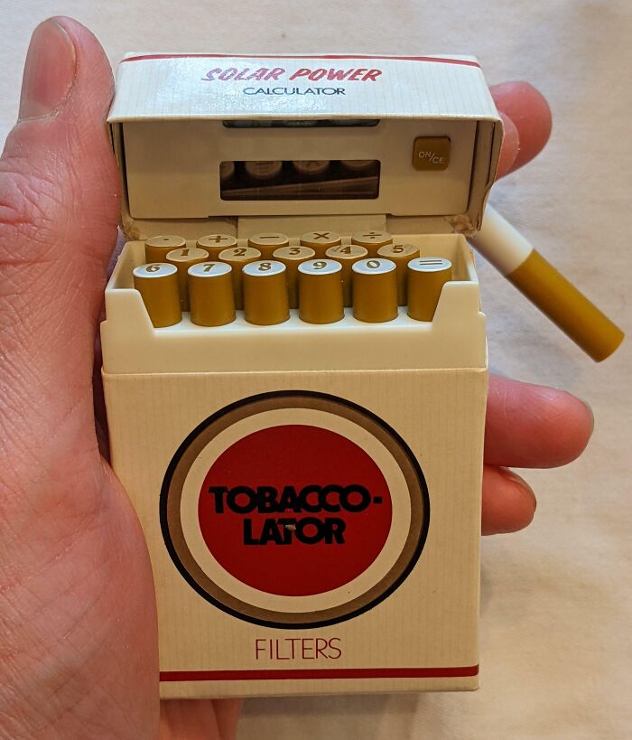 Paquete de cigarrillos que es en realidad una calculadora