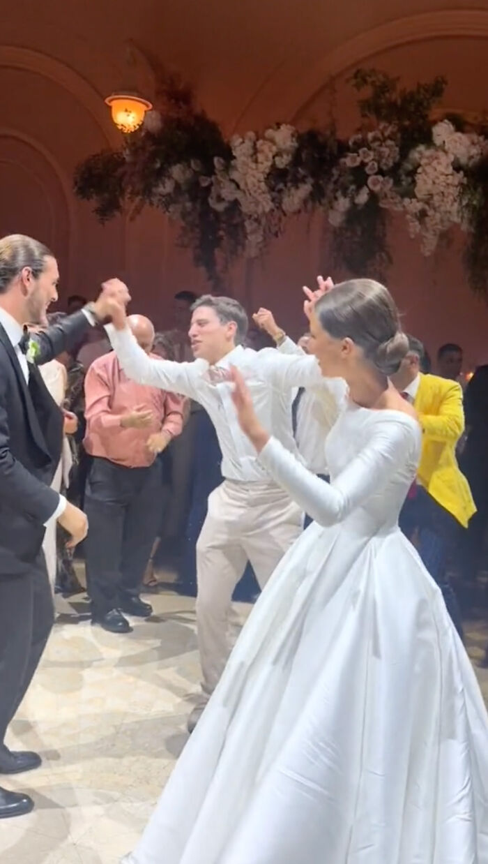 People Are Loving This Couple’s Non-Traditional Choices For Best Man And Maid Of Honor People Are Loving This Couple’s Non-Traditional Choices For Best Man And Maid Of Honor