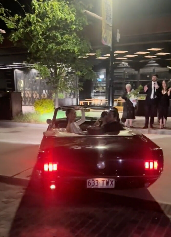 People Are Loving This Couple’s Non-Traditional Choices For Best Man And Maid Of Honor People Are Loving This Couple’s Non-Traditional Choices For Best Man And Maid Of Honor