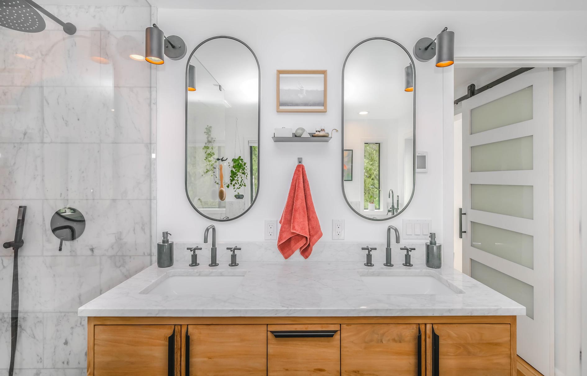 Bathroom with symmetric lights Bathroom with symmetric lights