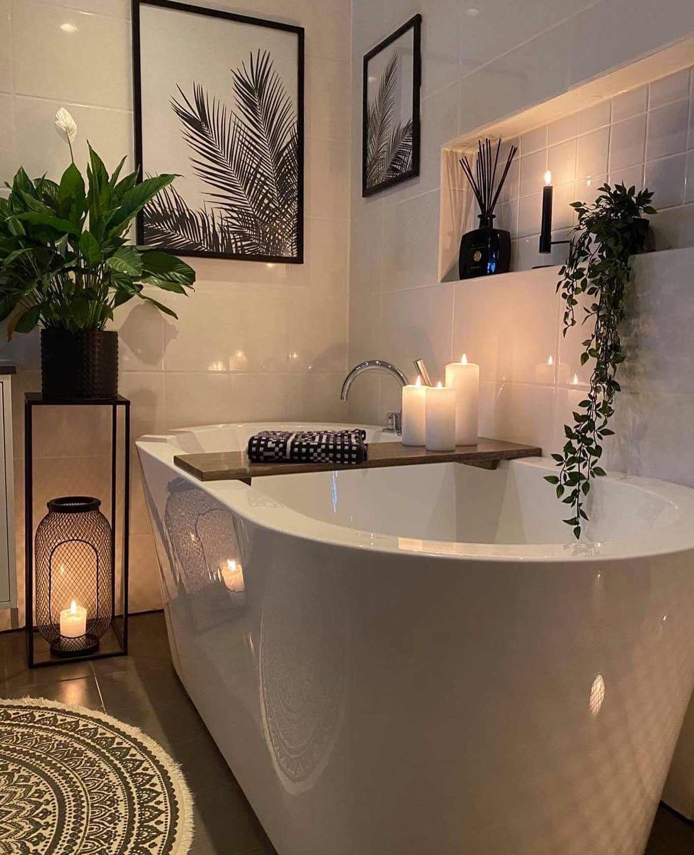 Bathroom with plant, carpet and candle lights