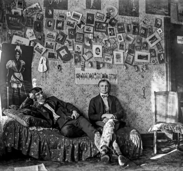 Dormitorio en un colegio mayor de la universidad de Illinois, 1910