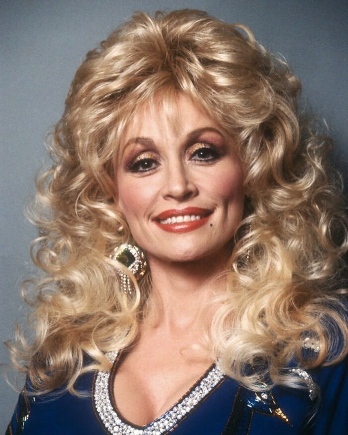 Dolly Parton Has Been Sleeping With Full-On Makeup On Since The ‘80s