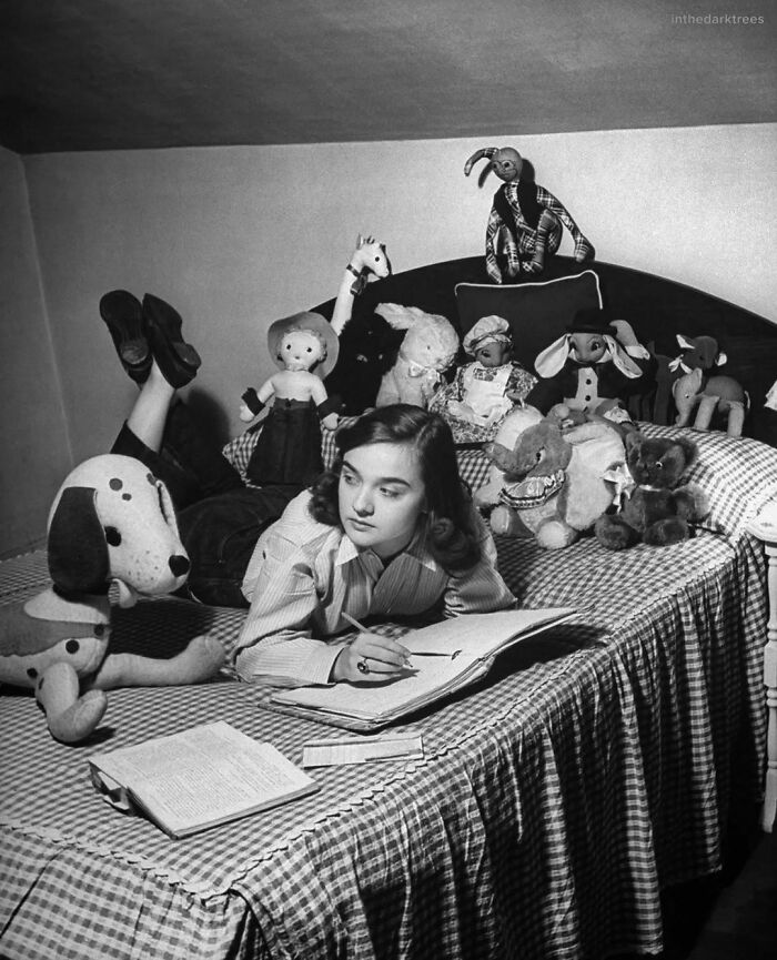“Teen-Age Girls: They Live In A Wonderful World All Their Own”, Dec 11, 1944. Photo By Nina Leen