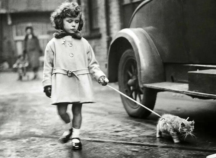 Niña y su gatito, 1931