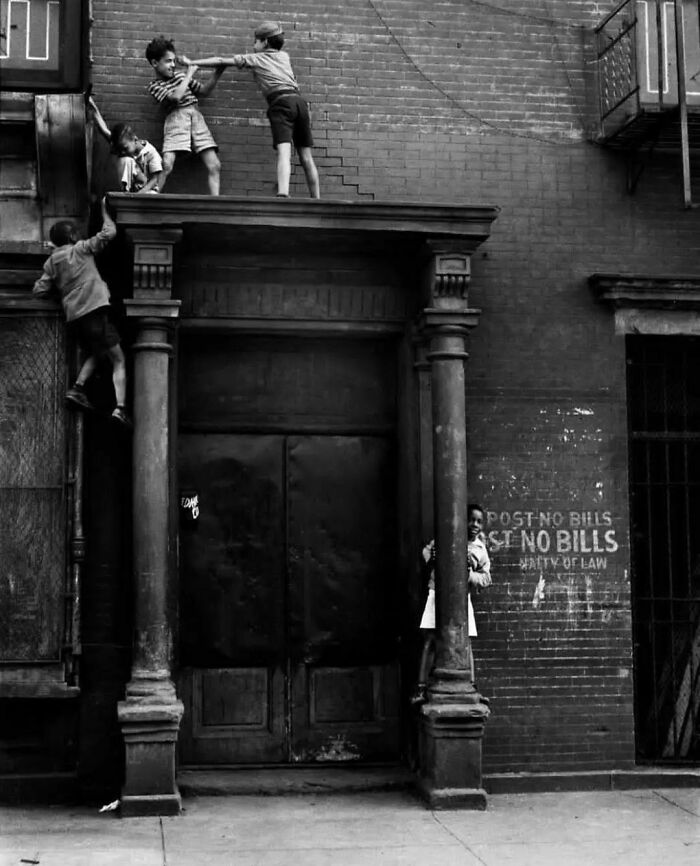 New York City (1942). Photo By Helen Levitt