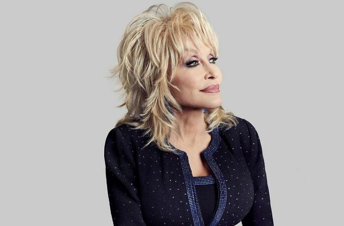 Dolly Parton Has Been Sleeping With Full-On Makeup On Since The ‘80s