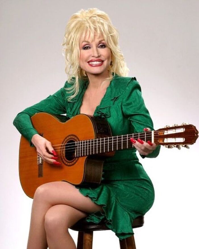 Dolly Parton Has Been Sleeping With Full-On Makeup On Since The ‘80s Dolly Parton Has Been Sleeping With Full-On Makeup On Since The ‘80s