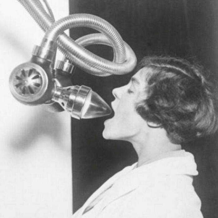 A Device For Mouth X-Raying (1920)
