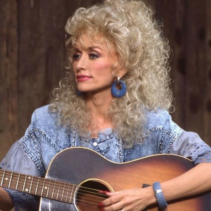 Dolly Parton Has Been Sleeping With Full-On Makeup On Since The ‘80s Dolly Parton Has Been Sleeping With Full-On Makeup On Since The ‘80s