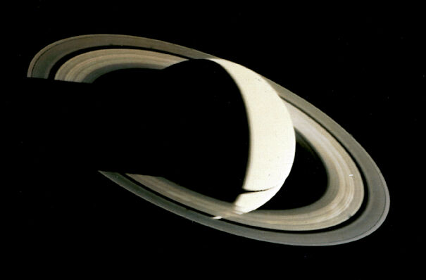 Crescent_Saturn_as_seen_from_Voyager_1-651afab280999.jpg
