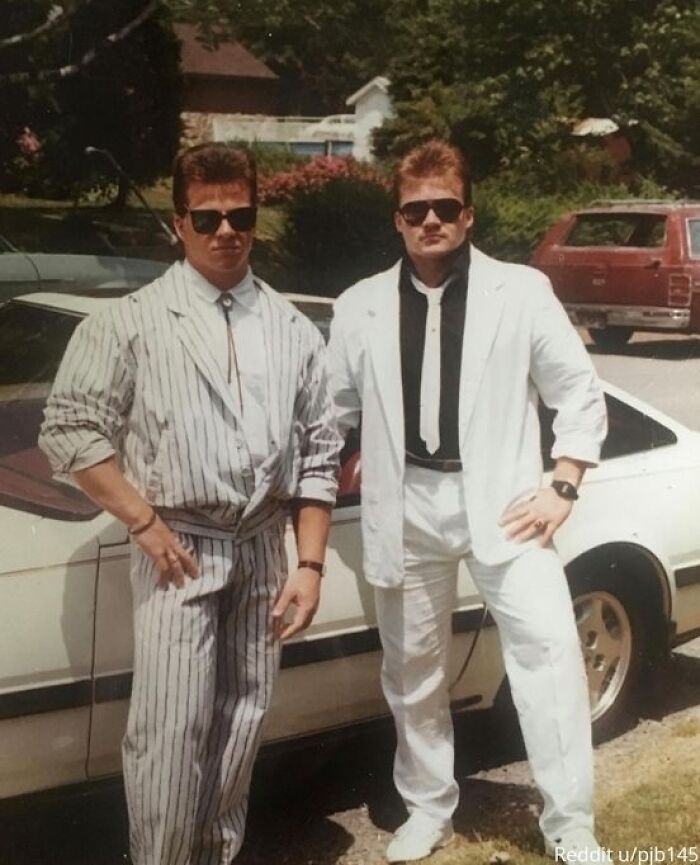 Mi tío y mi padre posando junto a un Nissan 300 Zx, finales de los 80