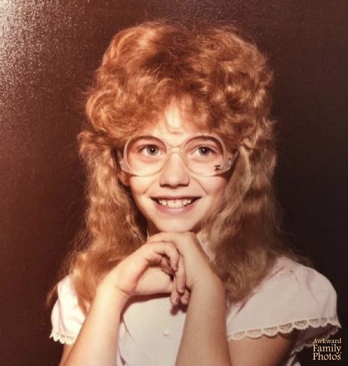 Mi foto escolar de los 80. El peinado es copiado de la Barbie feliz cumpleaños de 1982
