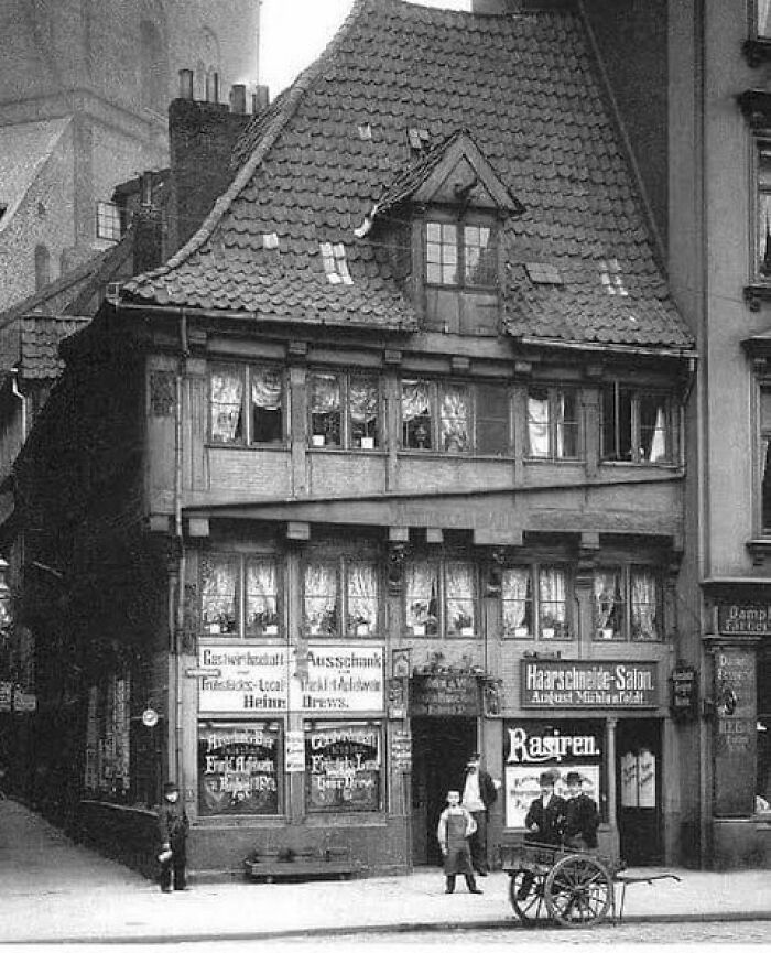 This Was Once The Oldest House In Hamburg Germany. It Was Built In 1504 And Was Demolished In 1910