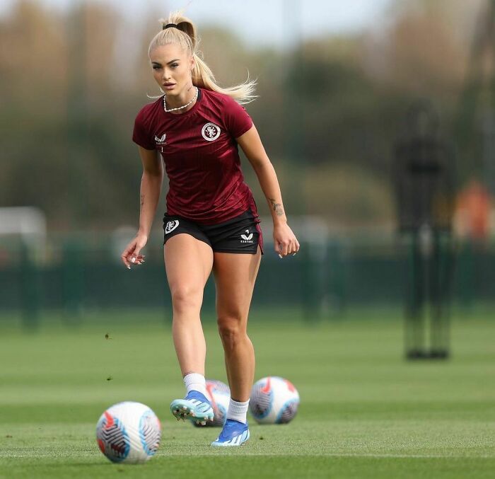 Football Star Alisha Lehmann Says “Very Well-Known” Celeb Offered Her $110k For A Night Together Football Star Alisha Lehmann Says “Very Well-Known” Celeb Offered Her $110k For A Night Together