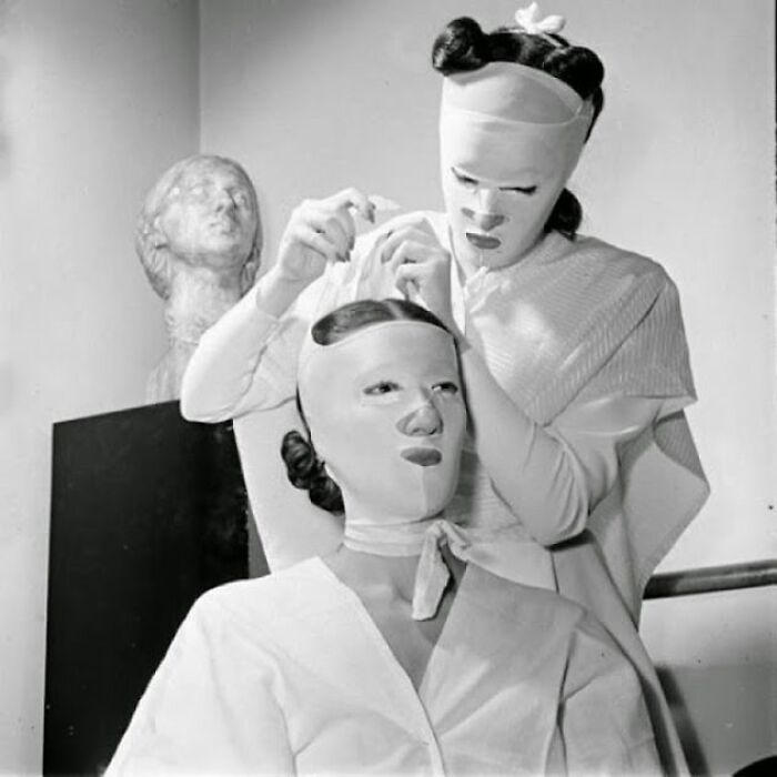Beauty Treatments At Helena Rubinstein’s Salon, 1940s