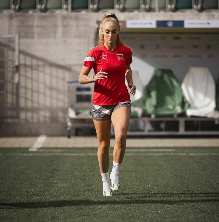 Football Star Alisha Lehmann Says “Very Well-Known” Celeb Offered Her $110k For A Night Together Football Star Alisha Lehmann Says “Very Well-Known” Celeb Offered Her $110k For A Night Together