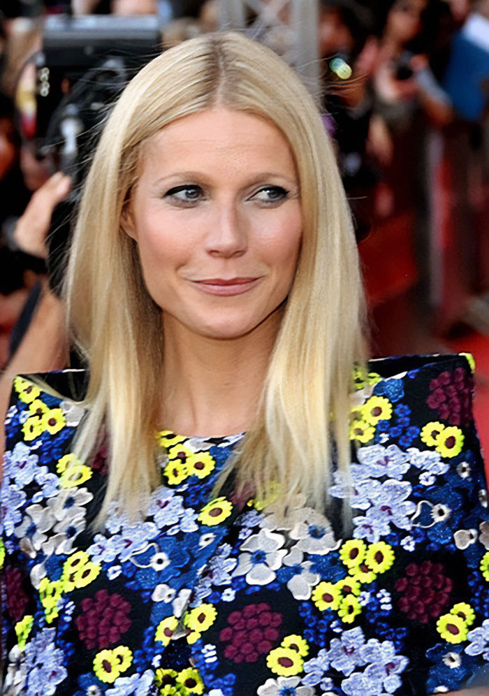 'Goop' Founder Gwyneth Paltrow Wins The Internet After Using Her Oscar As A Doorstop