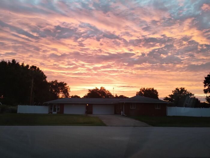 I Take Randomly Pictures Of The Sunrise When I Have To Get Up Early Is I Don't Forget How Amazing They Looked. I Forget Everything That Happens In The Morning!