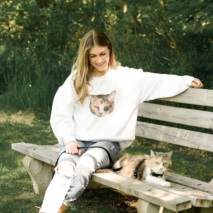 Angela Rafuse Is A Founder Of ‘My Grandfather’s Cat Charity’, Helping Seniors To Rehome Their Pets