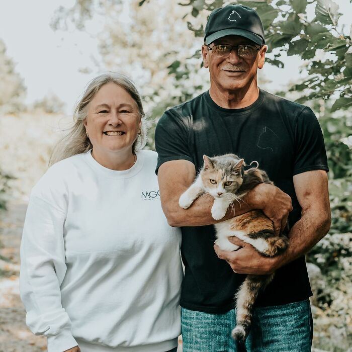 Angela Rafuse Is A Founder Of ‘My Grandfather’s Cat Charity’, Helping Seniors To Rehome Their Pets