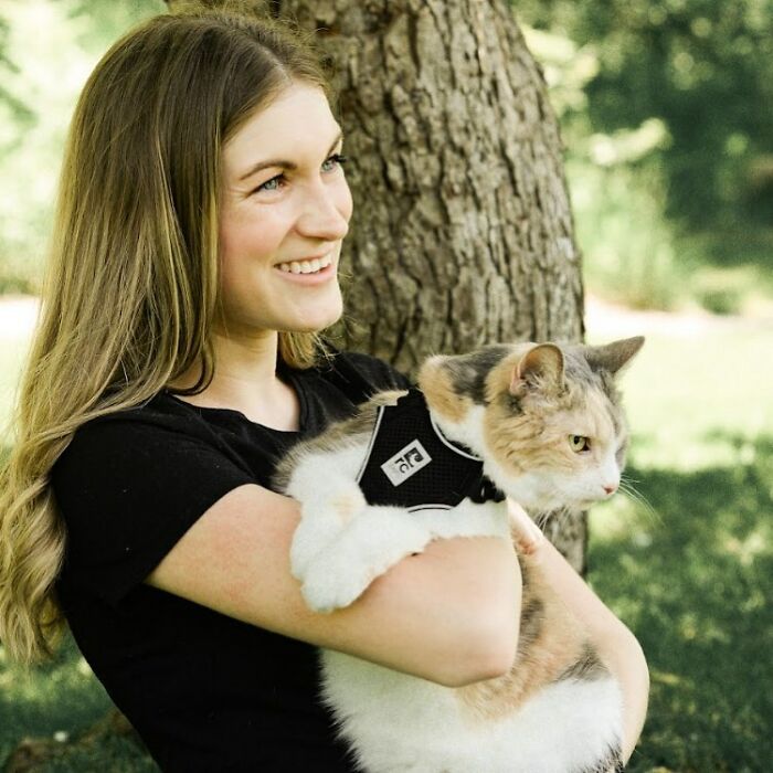 Angela Rafuse Is A Founder Of ‘My Grandfather’s Cat Charity’, Helping Seniors To Rehome Their Pets