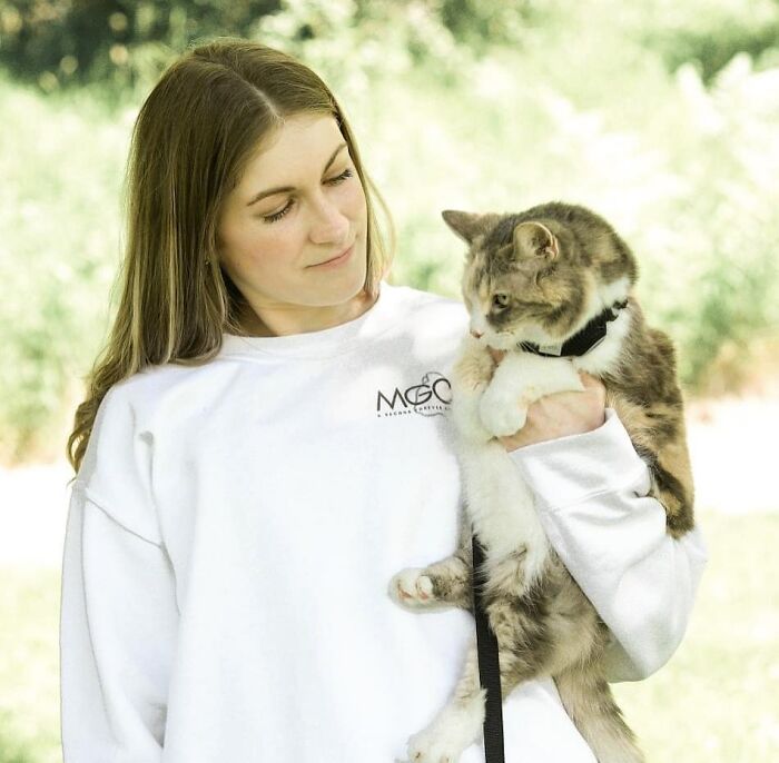 Angela Rafuse Is A Founder Of ‘My Grandfather’s Cat Charity’, Helping Seniors To Rehome Their Pets