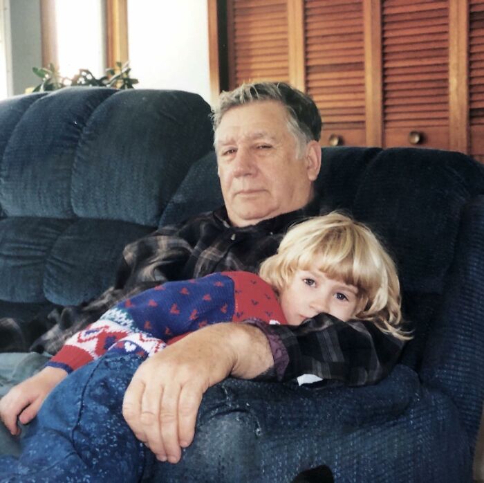 Angela Rafuse Is A Founder Of ‘My Grandfather’s Cat Charity’, Helping Seniors To Rehome Their Pets