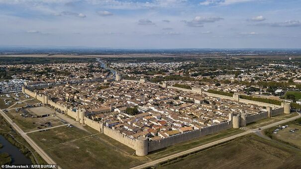aigues-mortes-6530cef29265d.jpg