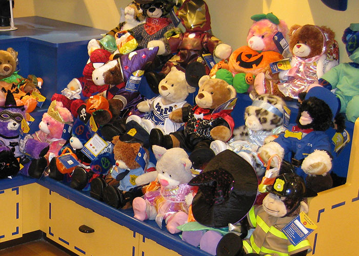 Mom Confronts ‘Karen’ After She Forces 6 Y.O.’s B-Day Party Guests To Give Up Their Build-A-Bears Mom Confronts ‘Karen’ After She Forces 6 Y.O.’s B-Day Party Guests To Give Up Their Build-A-Bears