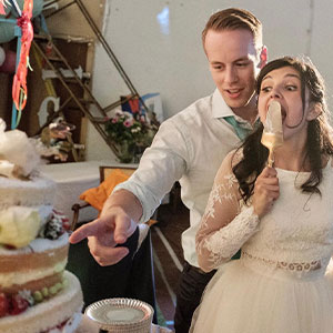 25 Honest Wedding Photos By Ian Weldon That Are As Funny As They Are Chaotic (New Pics)
